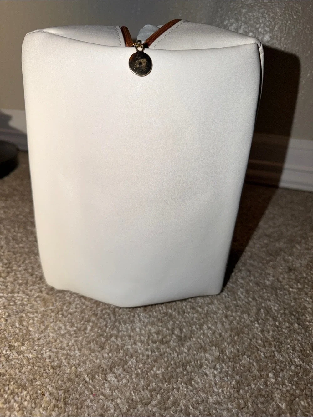 3/$15💗 White/Tan Cosmetic Pouch with Gold Zip - Rose of No Man's Land- NWOT